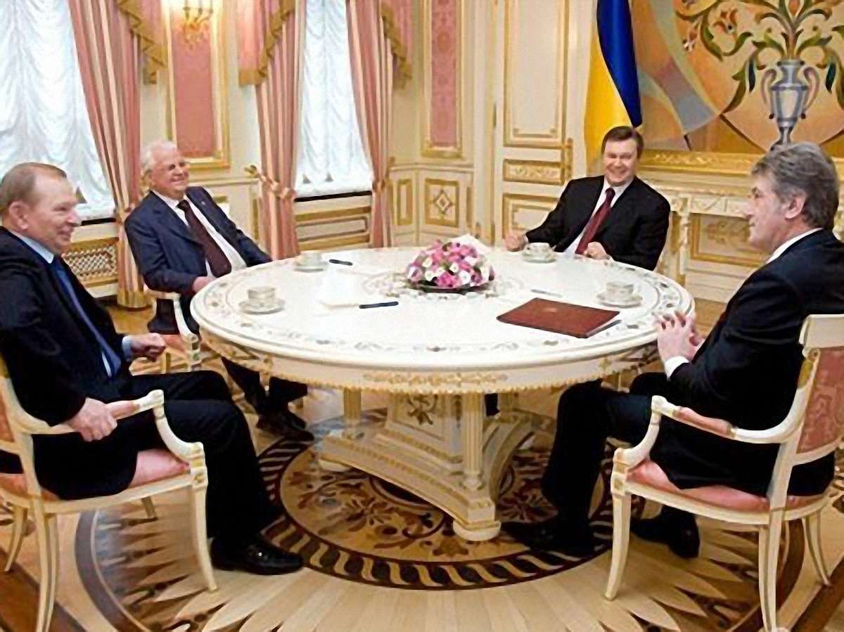 Янукович: обидві сторони сутичок на Майдані понесуть відповідальність