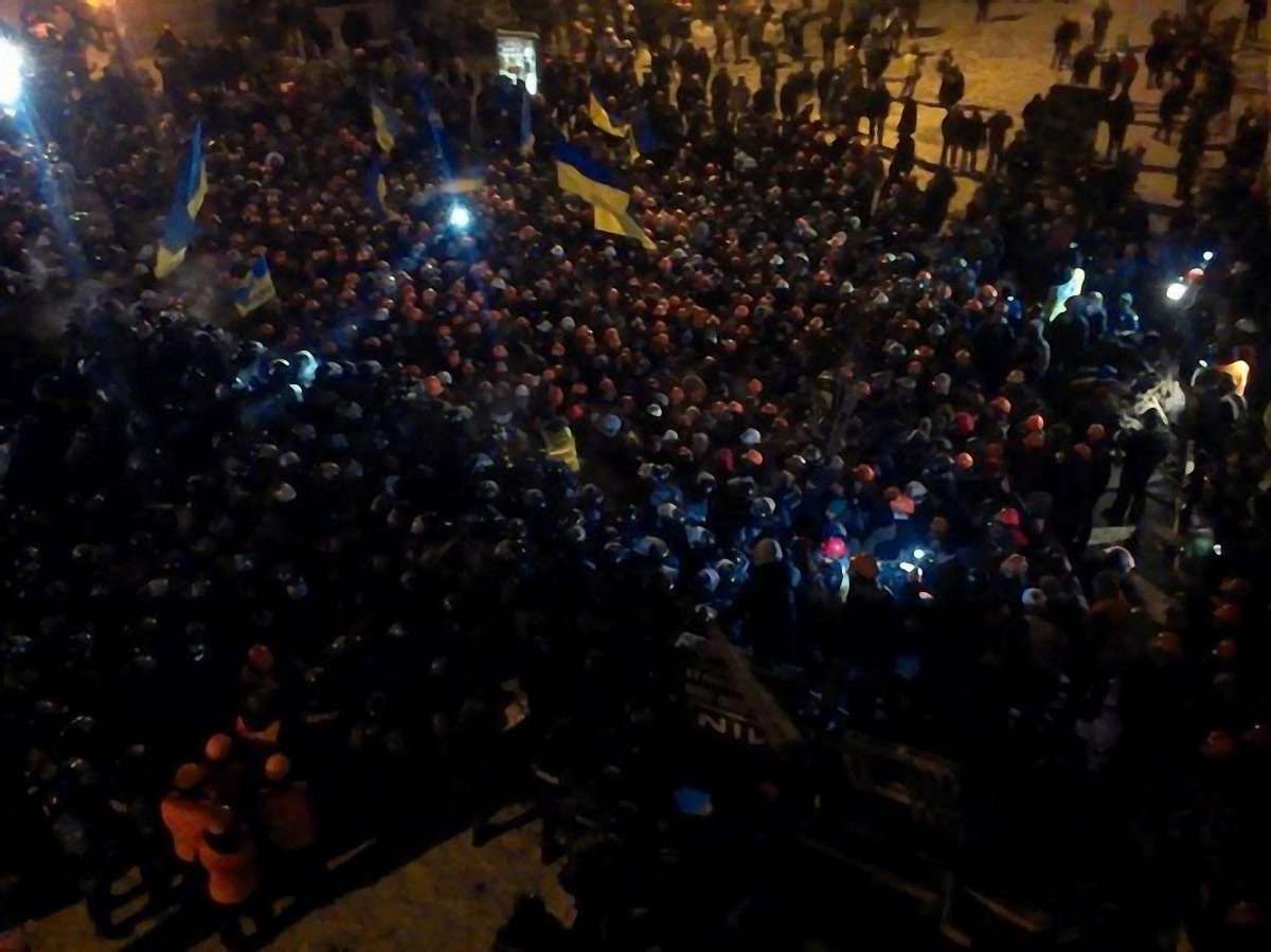 У міліції пояснили, чому вночі пригнали «Беркут» на майдан 