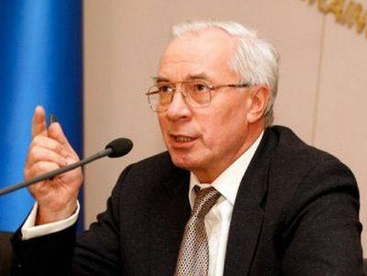 Азаров пояснив, чому вночі розганяли Майдан