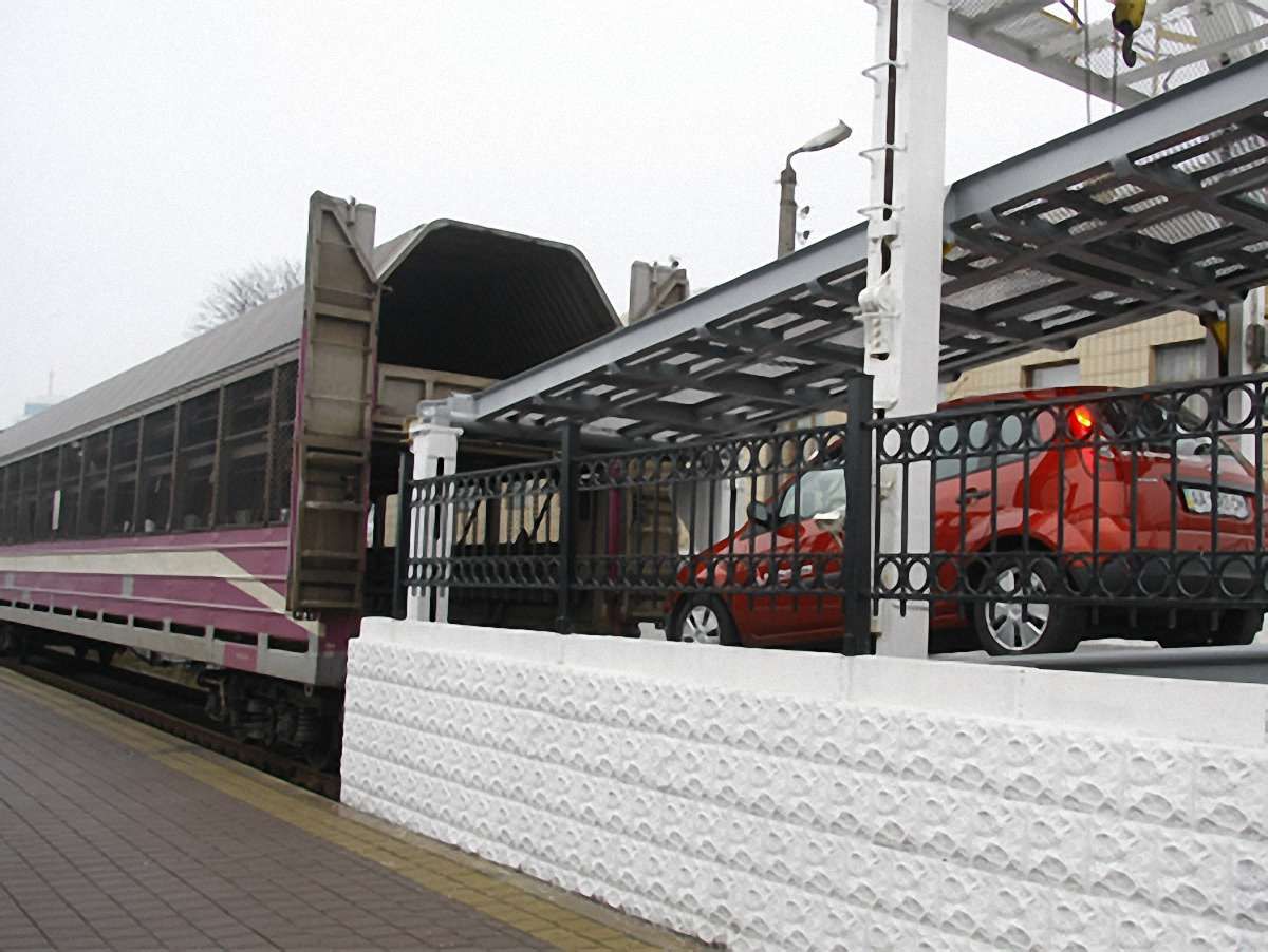 З Києва в Ужгород можна подорожувати потягом із своїм авто