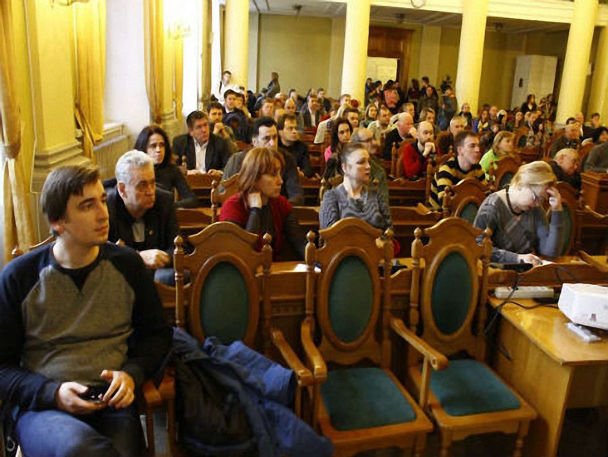 Митці і політики Львова пишуть заяви, аби взяти Панаса на поруки