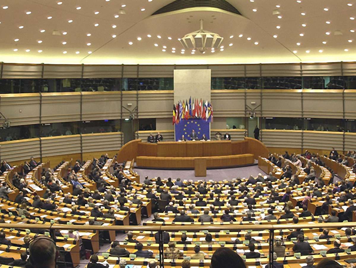 Європарламент засудив жорсткі дії української влади