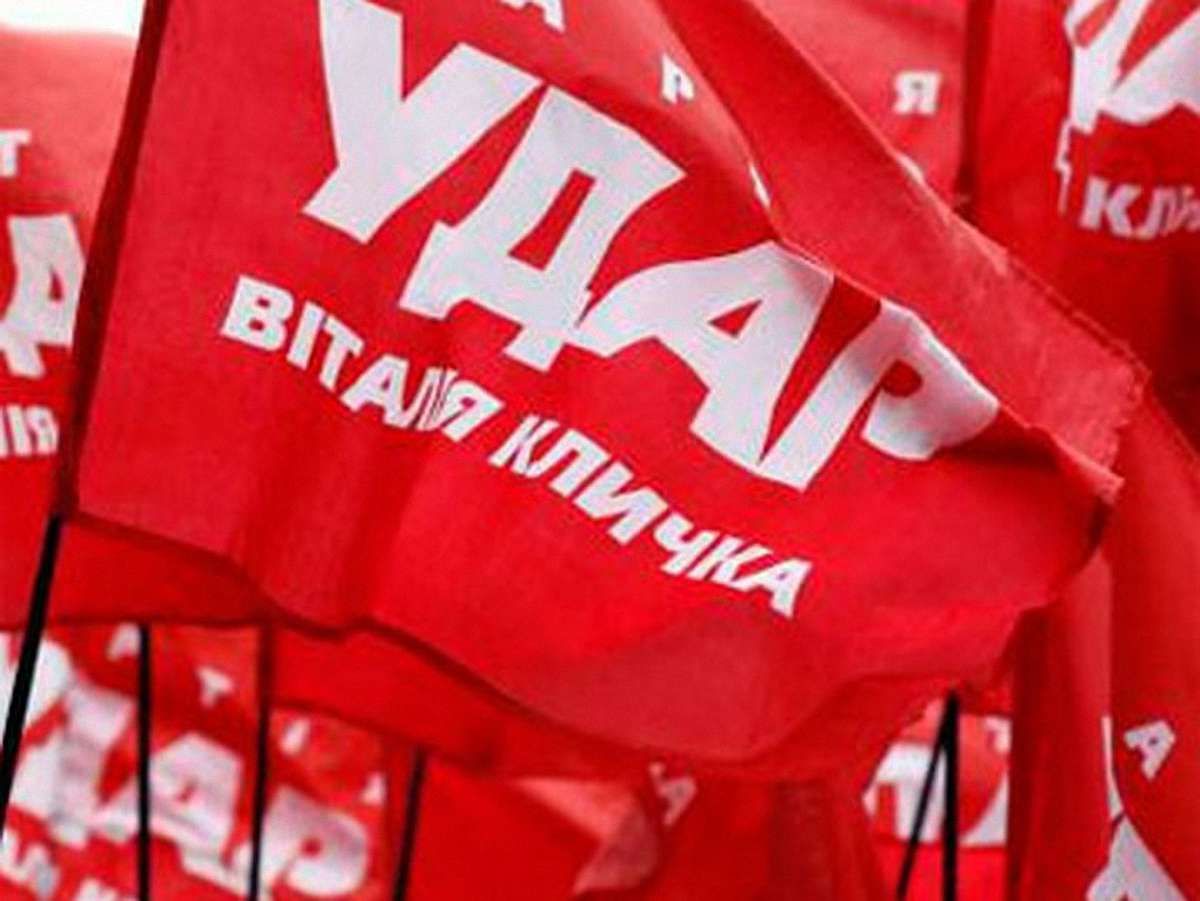 До Будинку офіцерів у Києві звозять військових