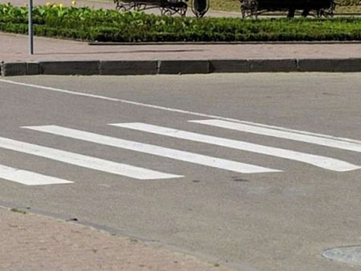 У Львові водій легковика збив на переході пішохода
