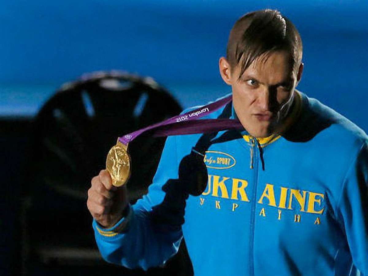 Олександр Усик переміг колумбійця Мендосу