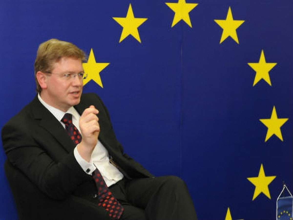 Фюле: ЄС призупиняє роботу з Україною щодо підписання асоціації