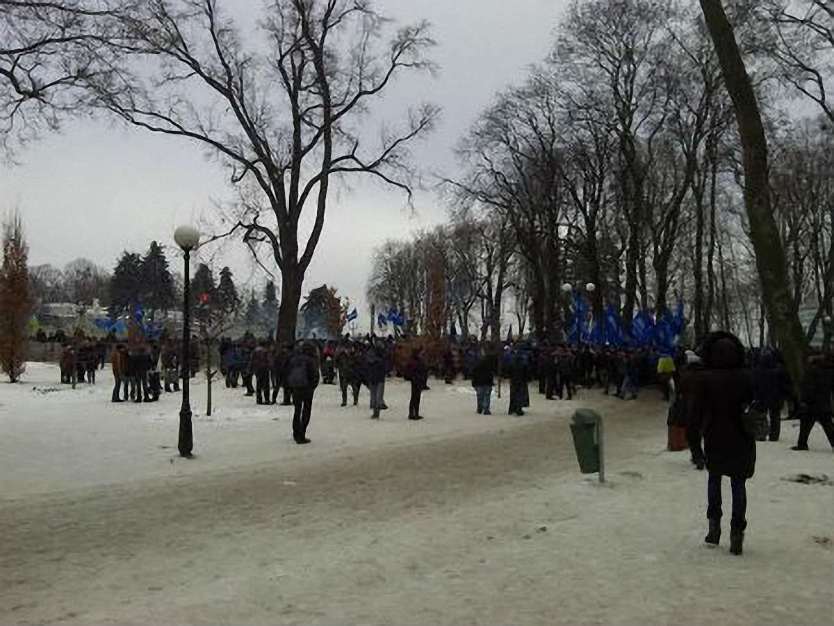 Учасники Євромадайну та "антимайдану" влаштували спільні танці