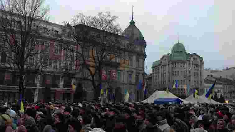 Тисячі людей прийшли на віче до Дня гідності на львівський Євромайдан