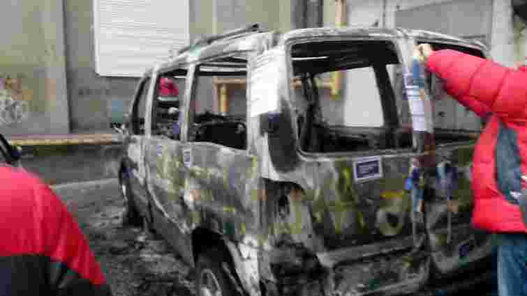 Харківський Євромайдан збирає гроші за спалений мікроавтобус