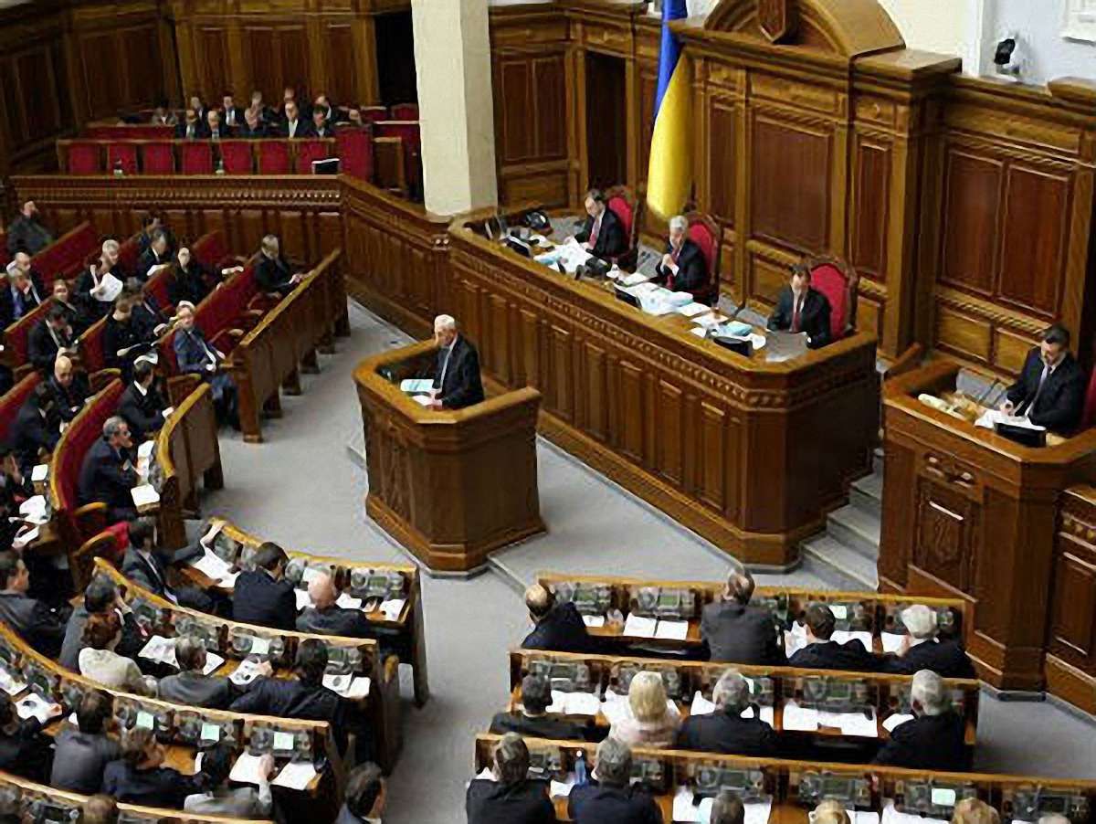 Опозиція пропонує парламенту вимагати відставки Азарова
