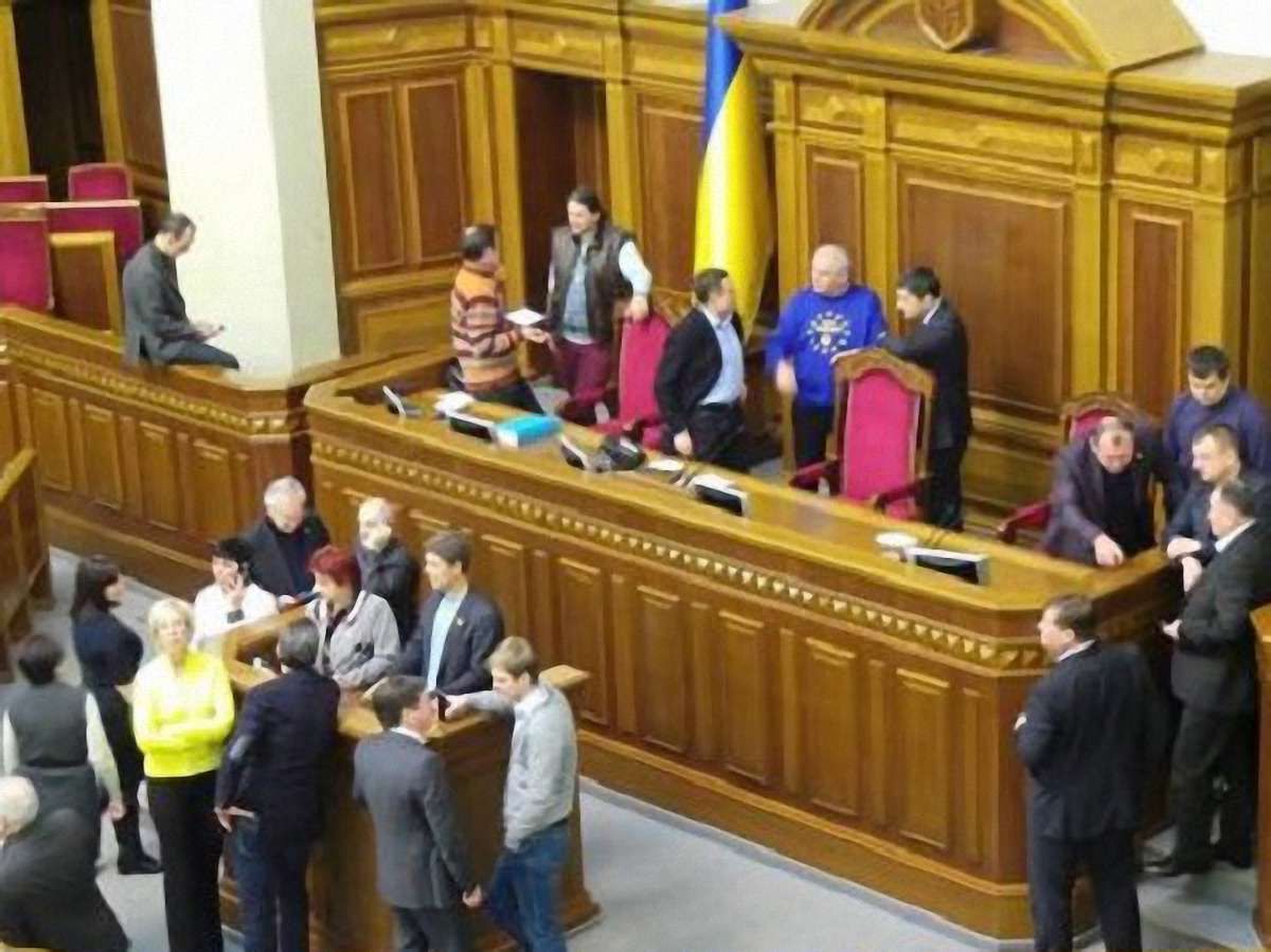 Опозиція блокує роботу парламенту