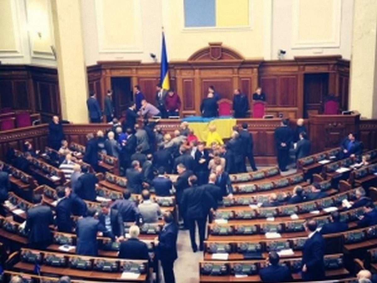 Опозиція знову блокує Верховну Раду