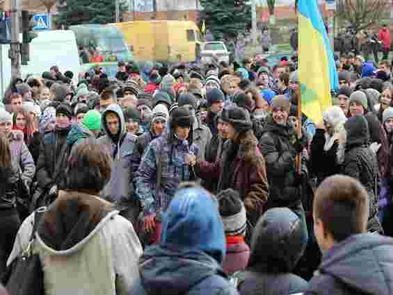 На Івано-Франківщині відкрили справу за спалені портрети Януковича