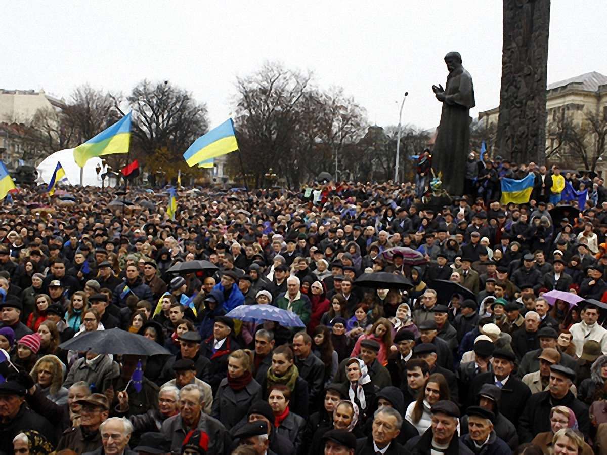 У Львові невідомі збирають гроші «на потреби майдану» (фото)