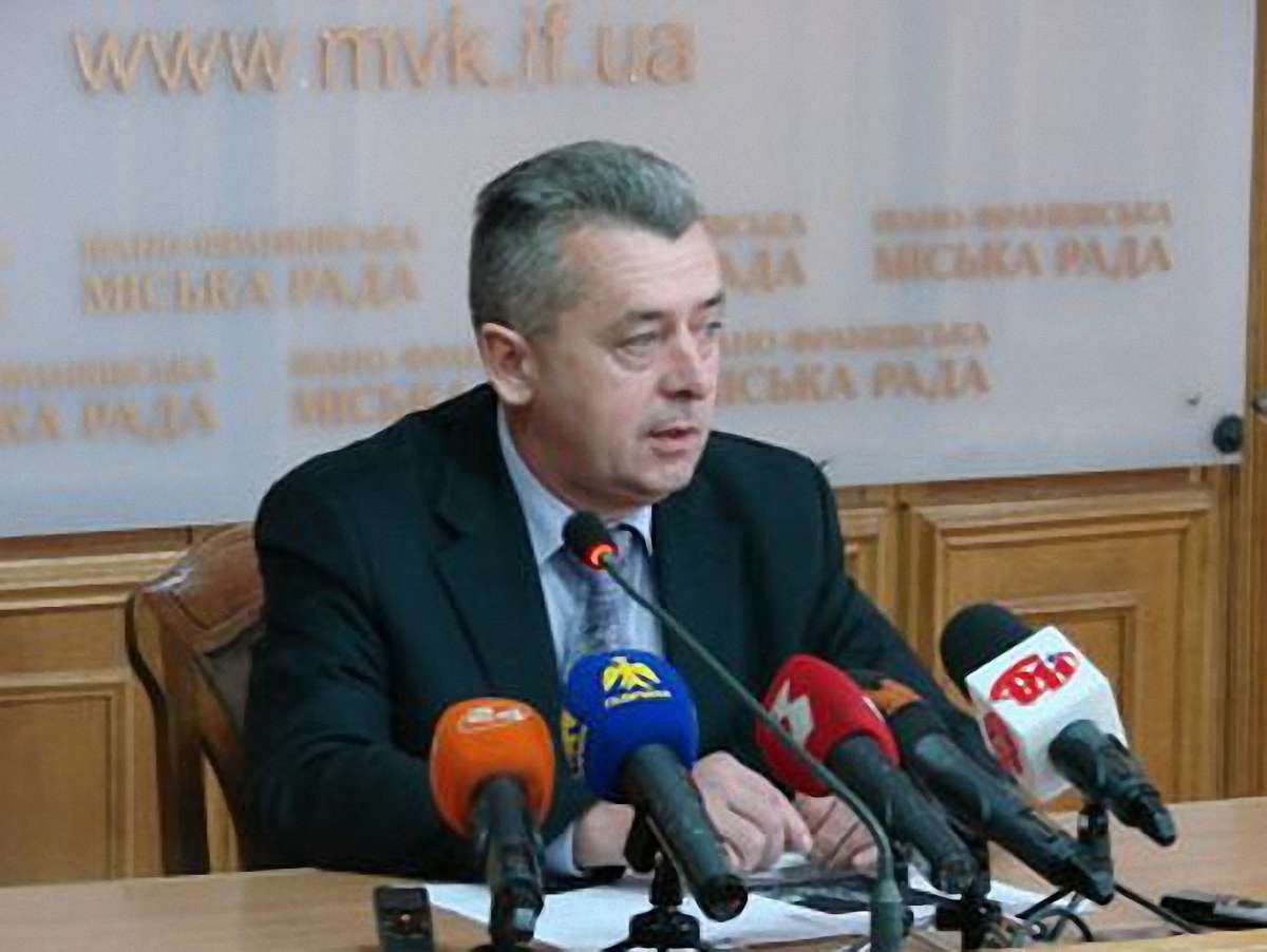 Івано-Франківськ вирішив встановлювати новорічну ялинку