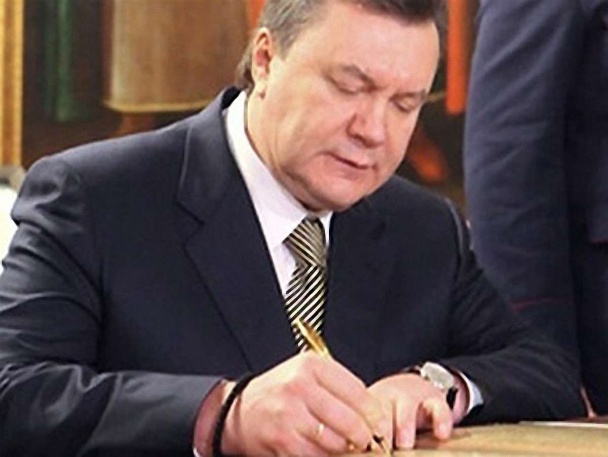 Янукович підписав зміни до закону про вибори