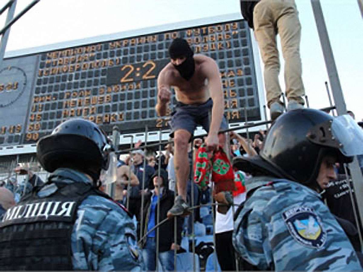 Фанам-порушникам заборонять ходити на футбол, – МВС
