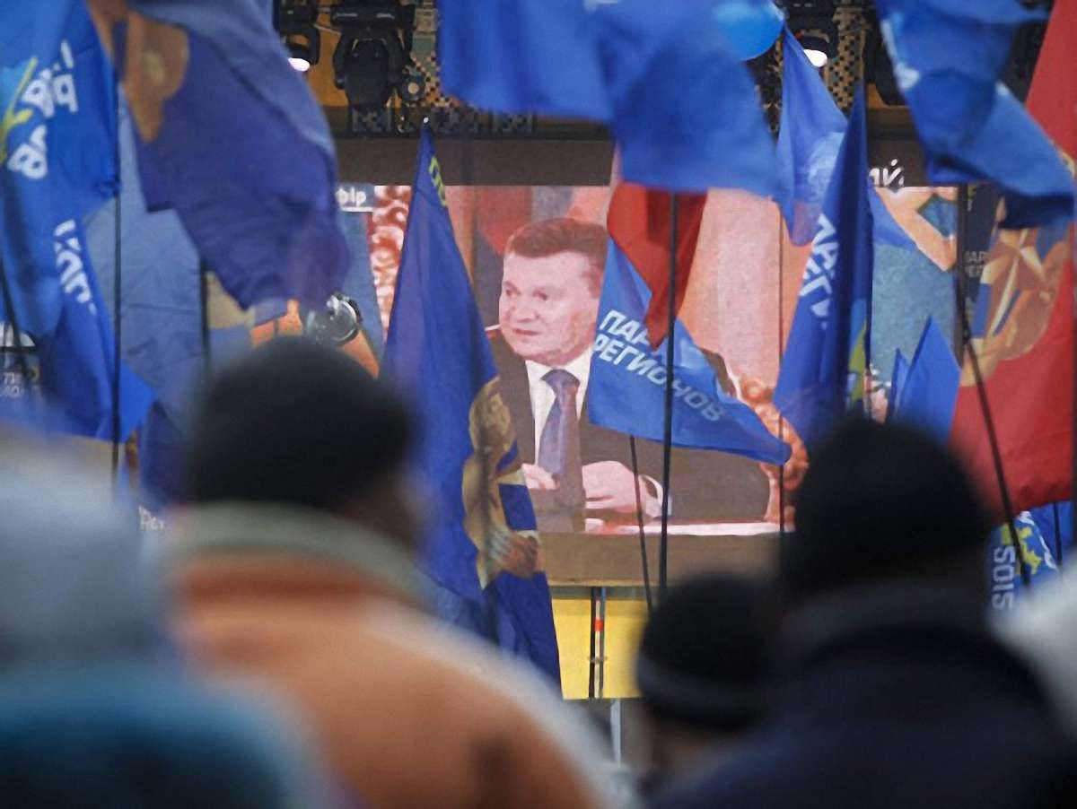 Прихильники Партії регіонів згортають наметове містечко в Києві