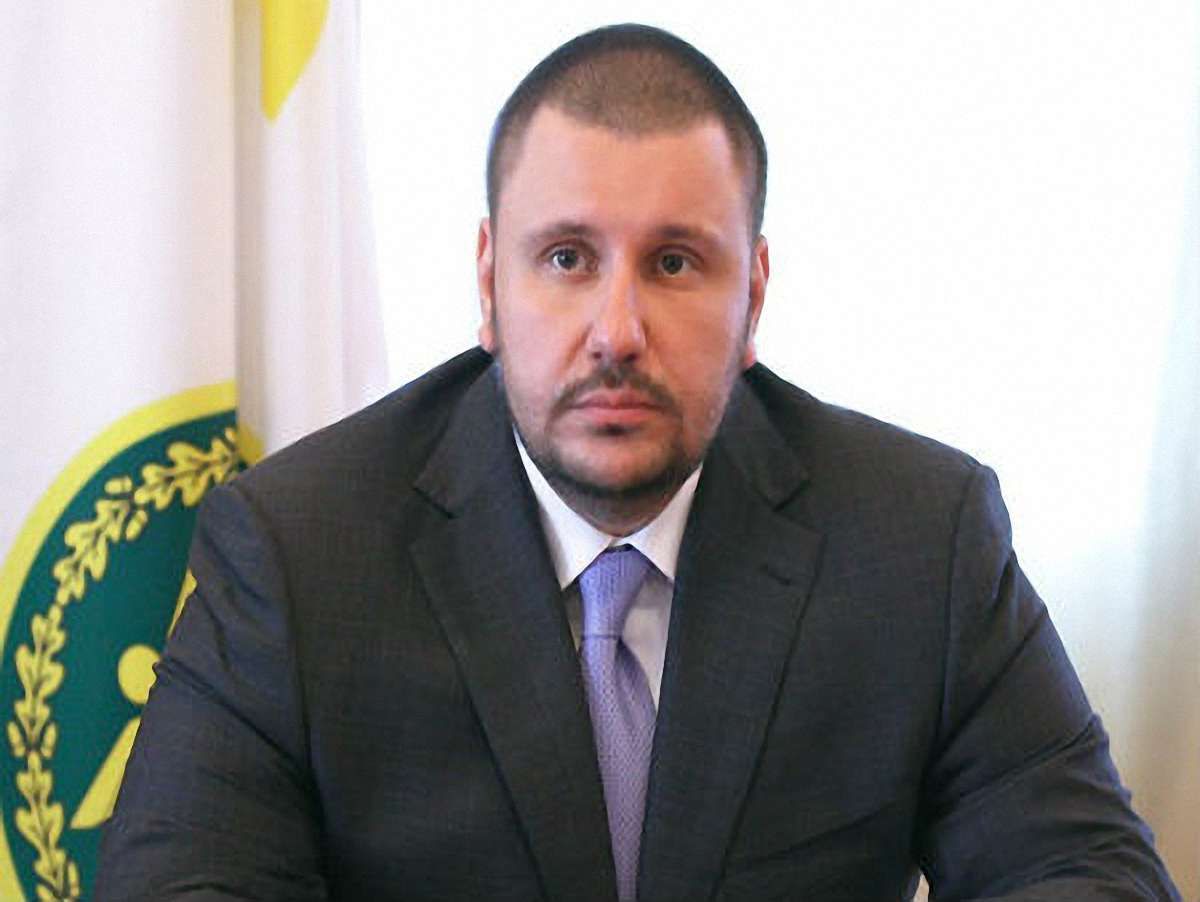У Азарова хваляться, що експорту в офшори йде вдвічі менше