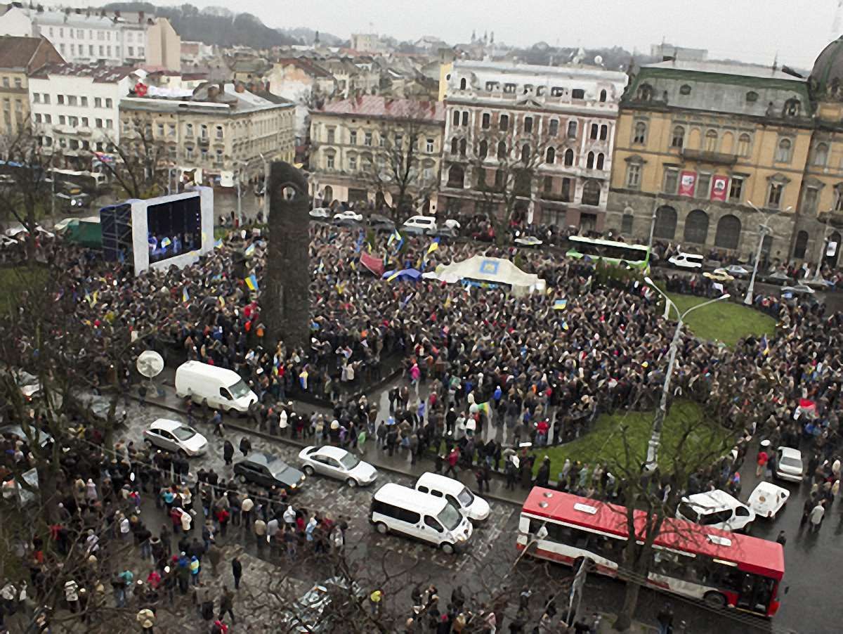 Львівські журналісти висловили протест проти побиття Чорновол