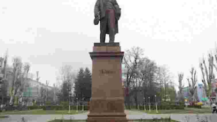 Пам’ятник Леніну у Дніпродзержинську облили фарбою