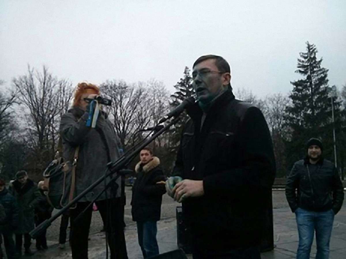 Міліція затримала аж чотирьох «зеленкарів», що облили Луценків