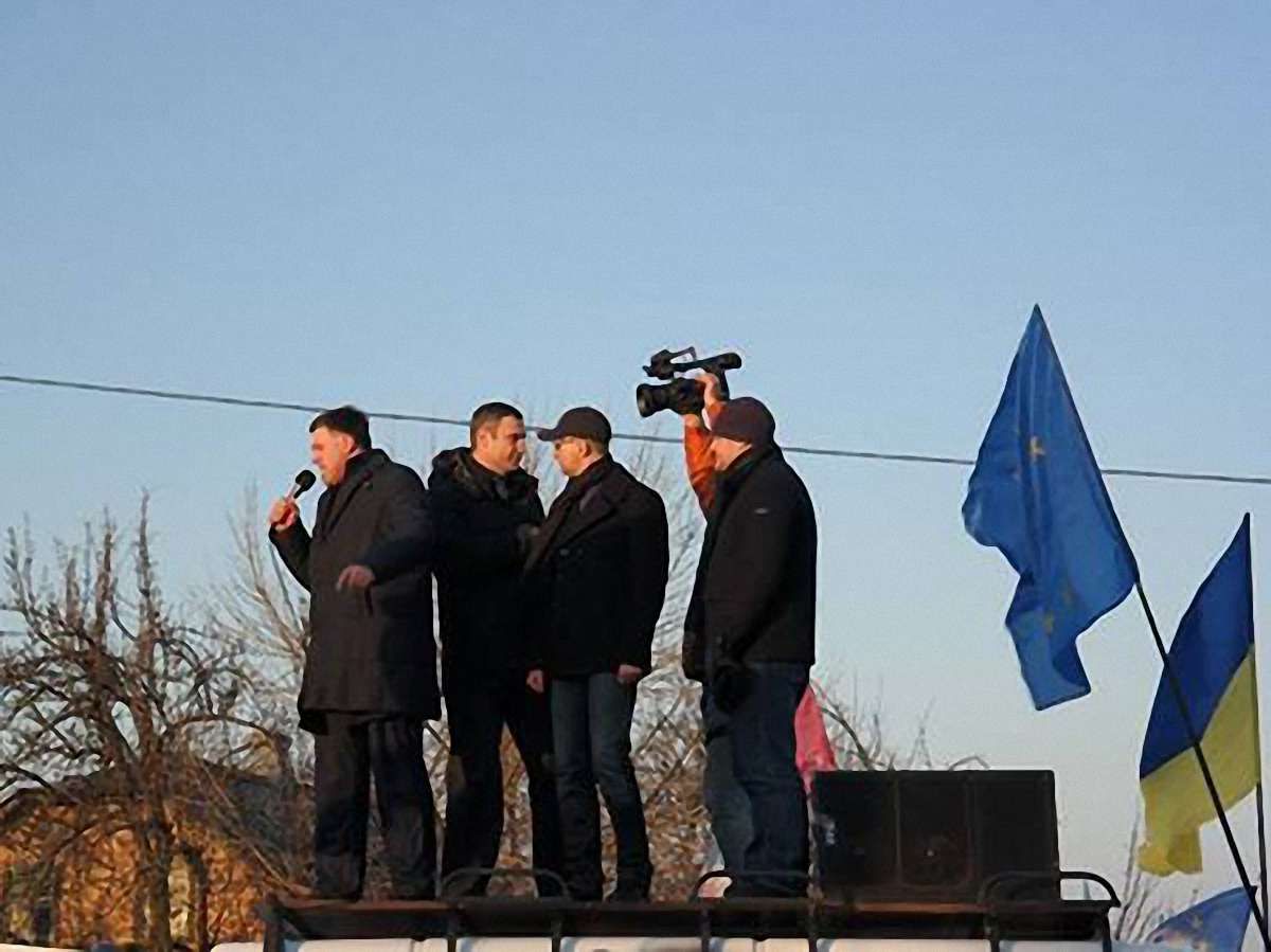 Лідери опозиції з Автомайданом дісталися до Межигір’я