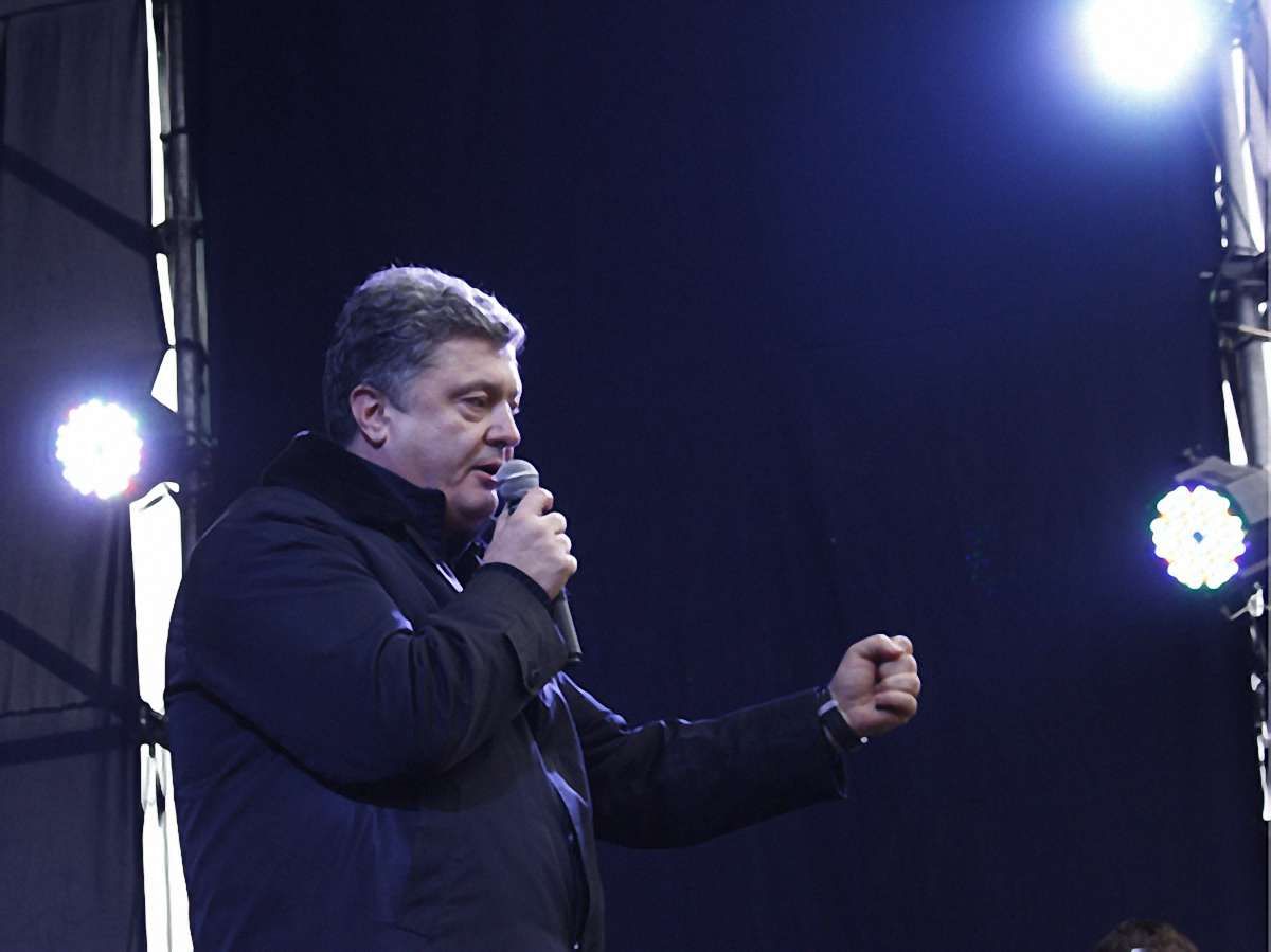 Незграбність цієї влади поховає її, – Порошенко на Євромайдані у Львові