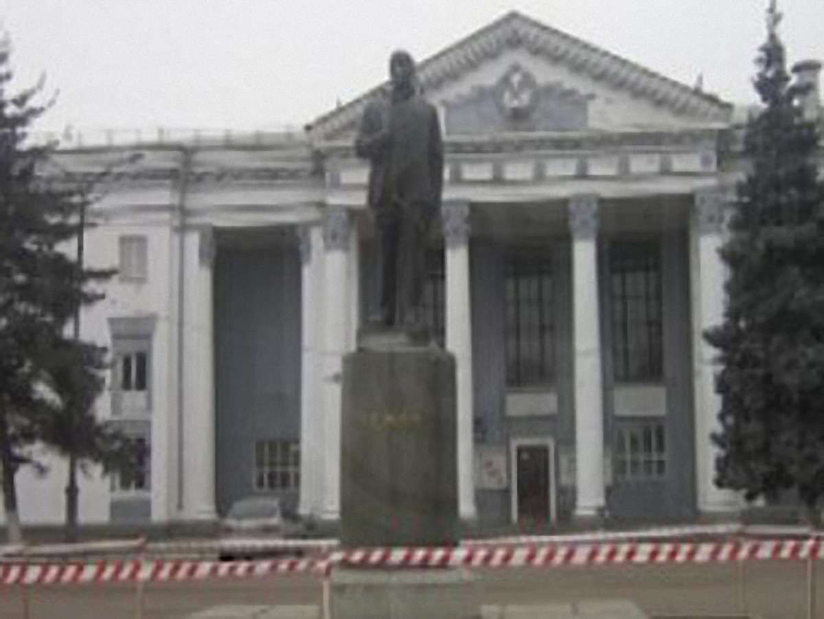 На Черкащині невідомі завалили пам’ятник Леніну