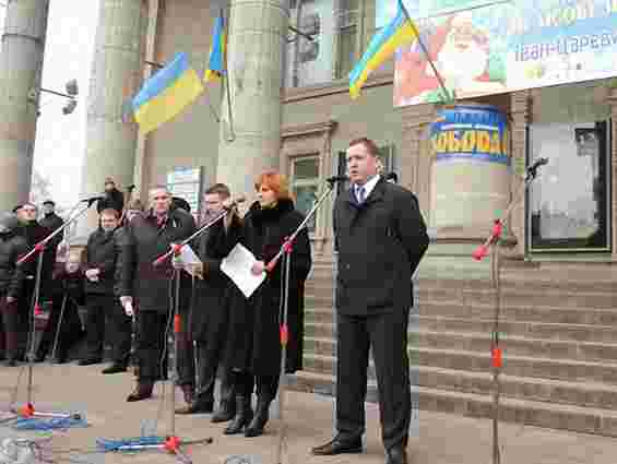 У Тернополі нардеп зірвав табличку з будівлі ОДА, – прокуратура