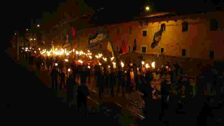 У Львові запалили триста смолоскипів на честь Бандери 
