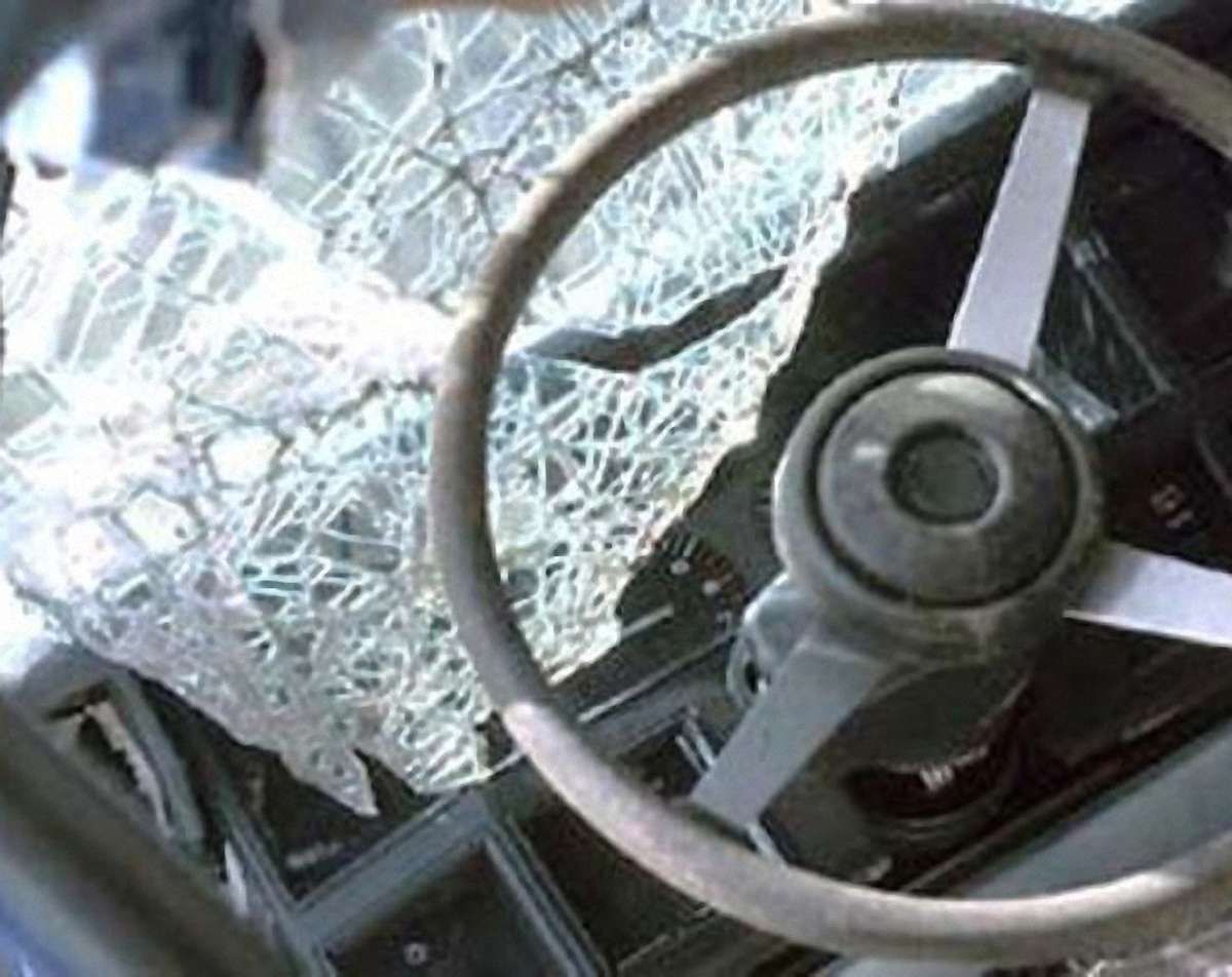 В Індії автобус впав в ущелину, десятки загиблих