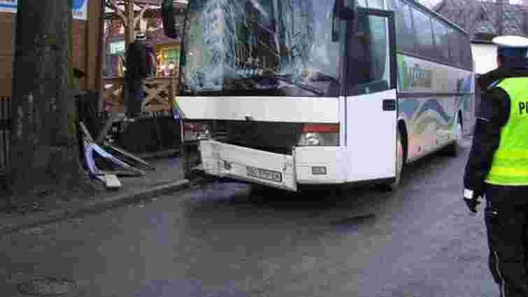 У Польщі автобус з українськими туристами врізався в будинок