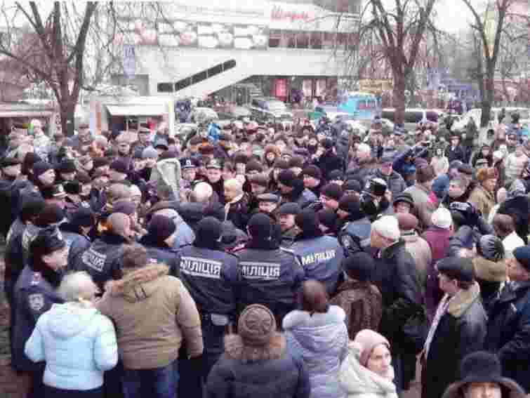 У Черкасах міліція завадила показу фільму про Межигір’я