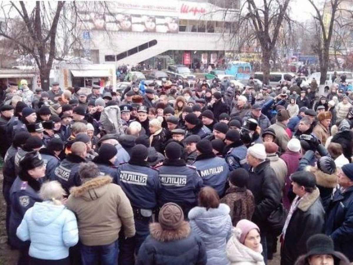 У Черкасах міліція завадила показу фільму про Межигір’я