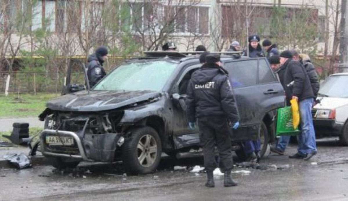 В Києві вибухнув  позашляховик, причини незрозумілі 