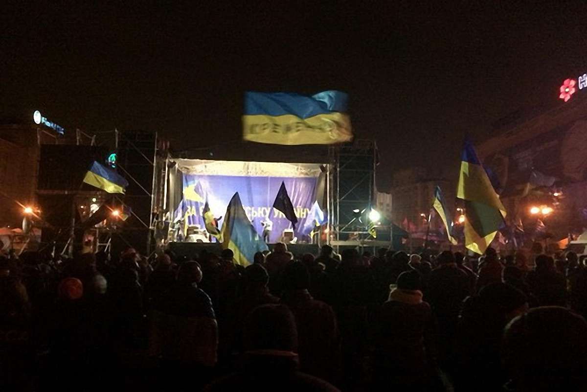 Різдвяна ніч на Євромайдані минула без провокацій