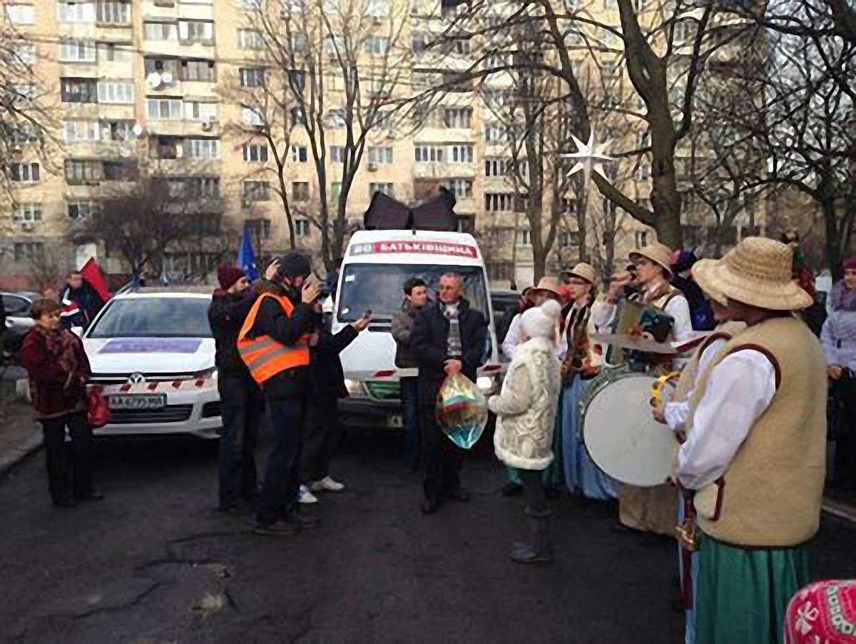 Автомайданівці поколядували під Лук'янівським СІЗО