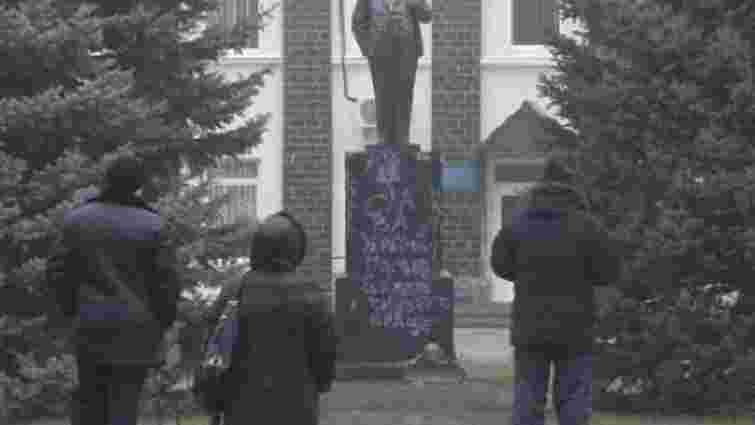 На Полтавщині невідомі знесли голову пам’ятникові Леніну