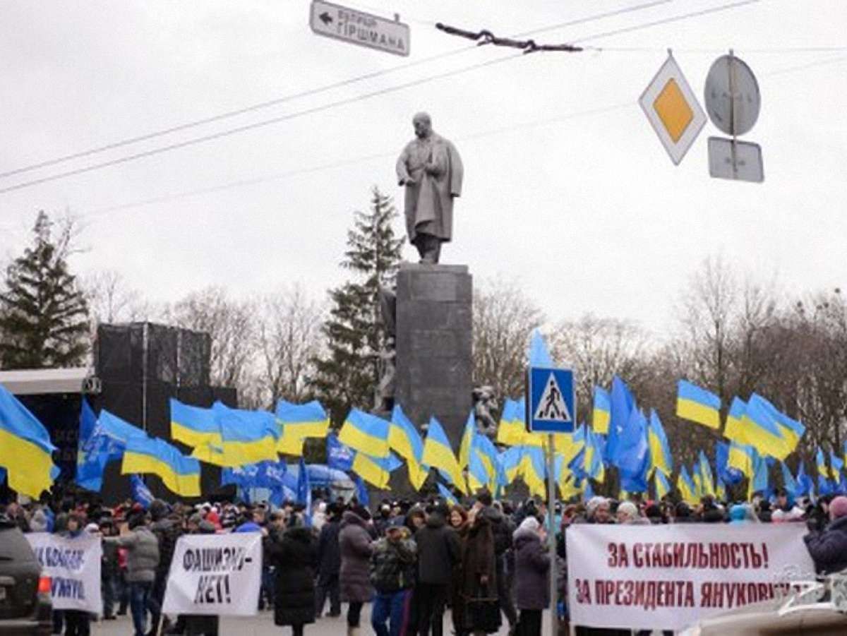 У Харкові триває форум Євромайданів та мітинг прихильників влади