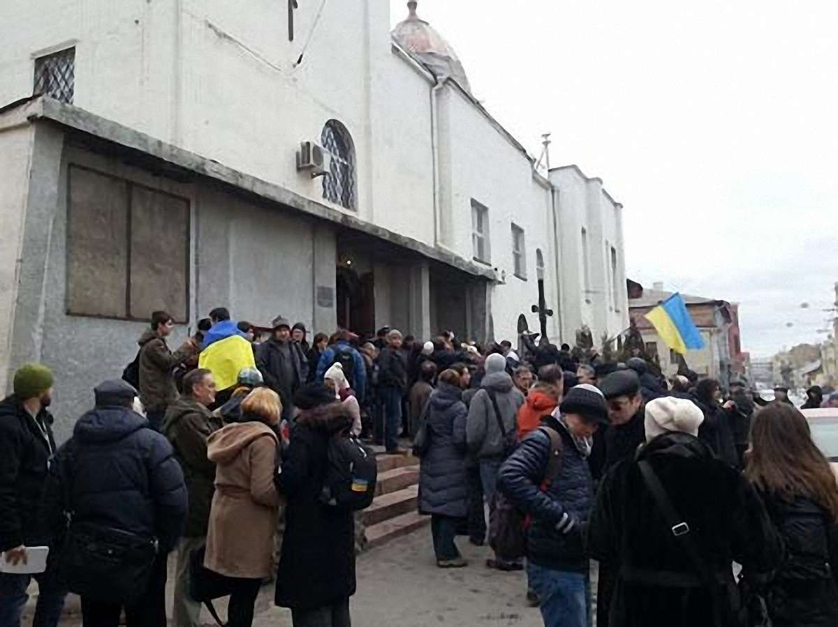 Форум Євромайданів у Харкові: «замінування», петарди і димові шашки