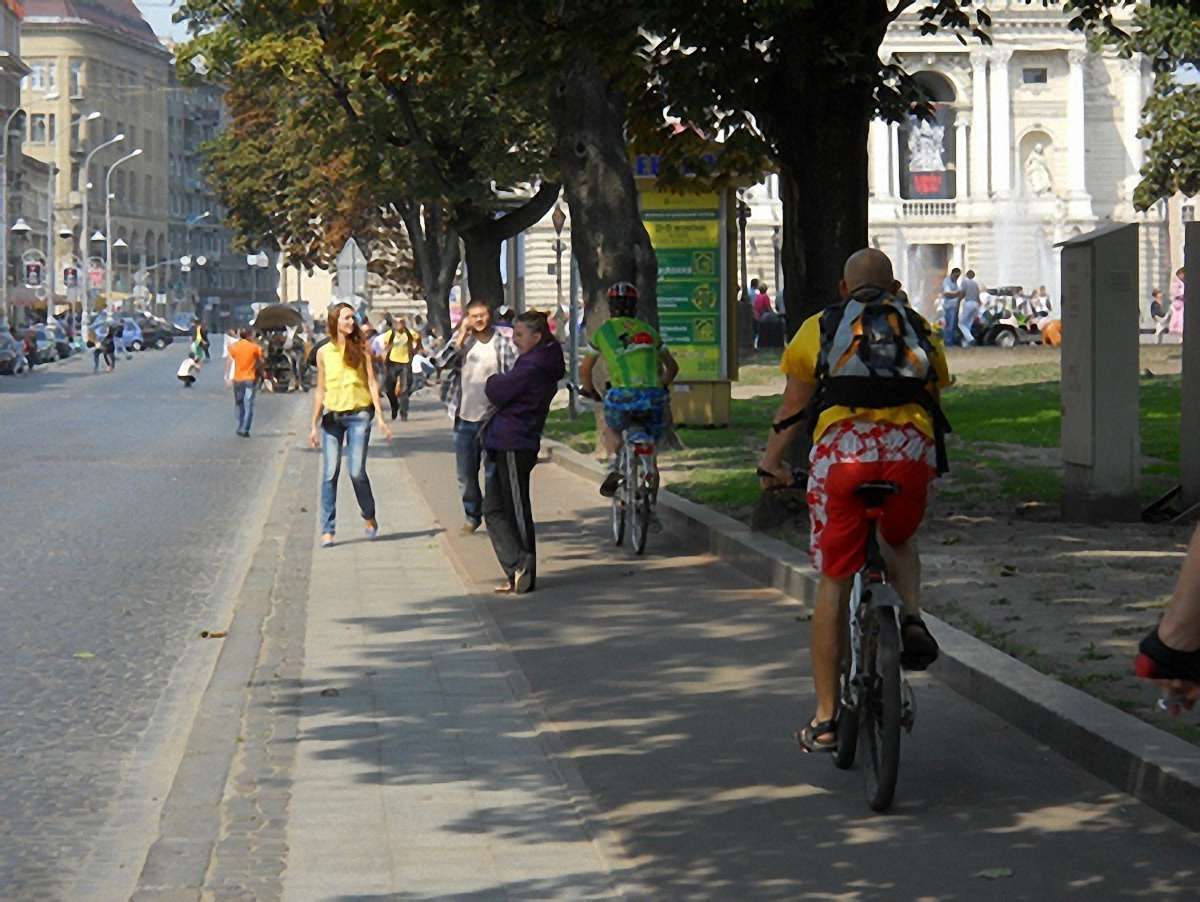 Наразі у Львові є понад 30 км велодоріжок