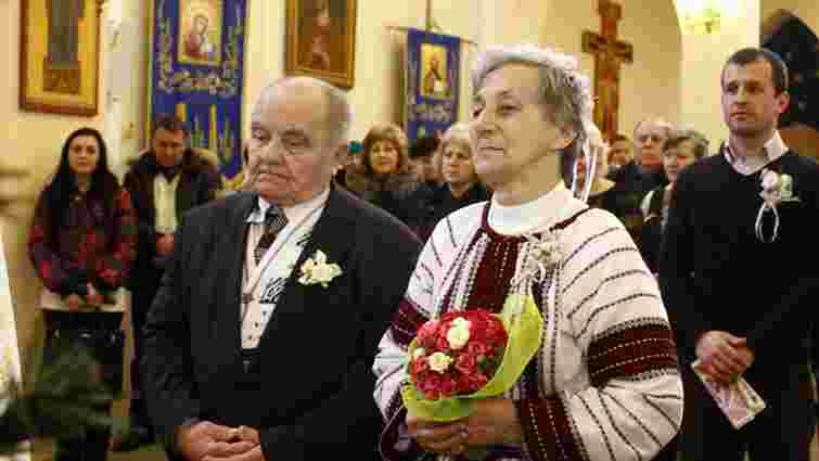 У Львові одружилась сімдесятилітня пара