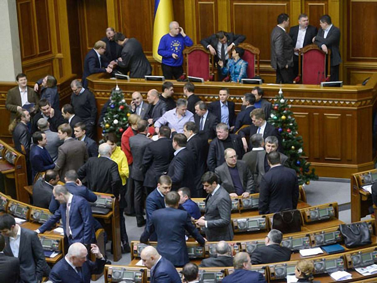 П’ятеро новообраних депутатів ВР склали присягу