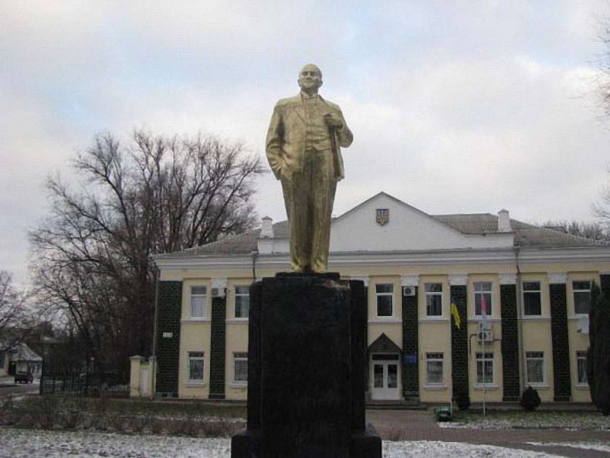 На Полтавщині відновили пам'ятник Леніну