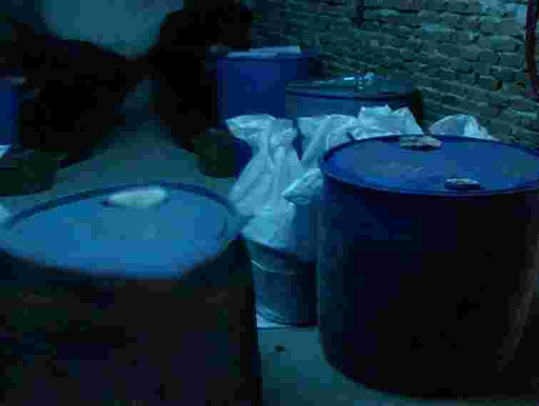 На Львівщині в млині знайшли майже тисячу літрів спирту