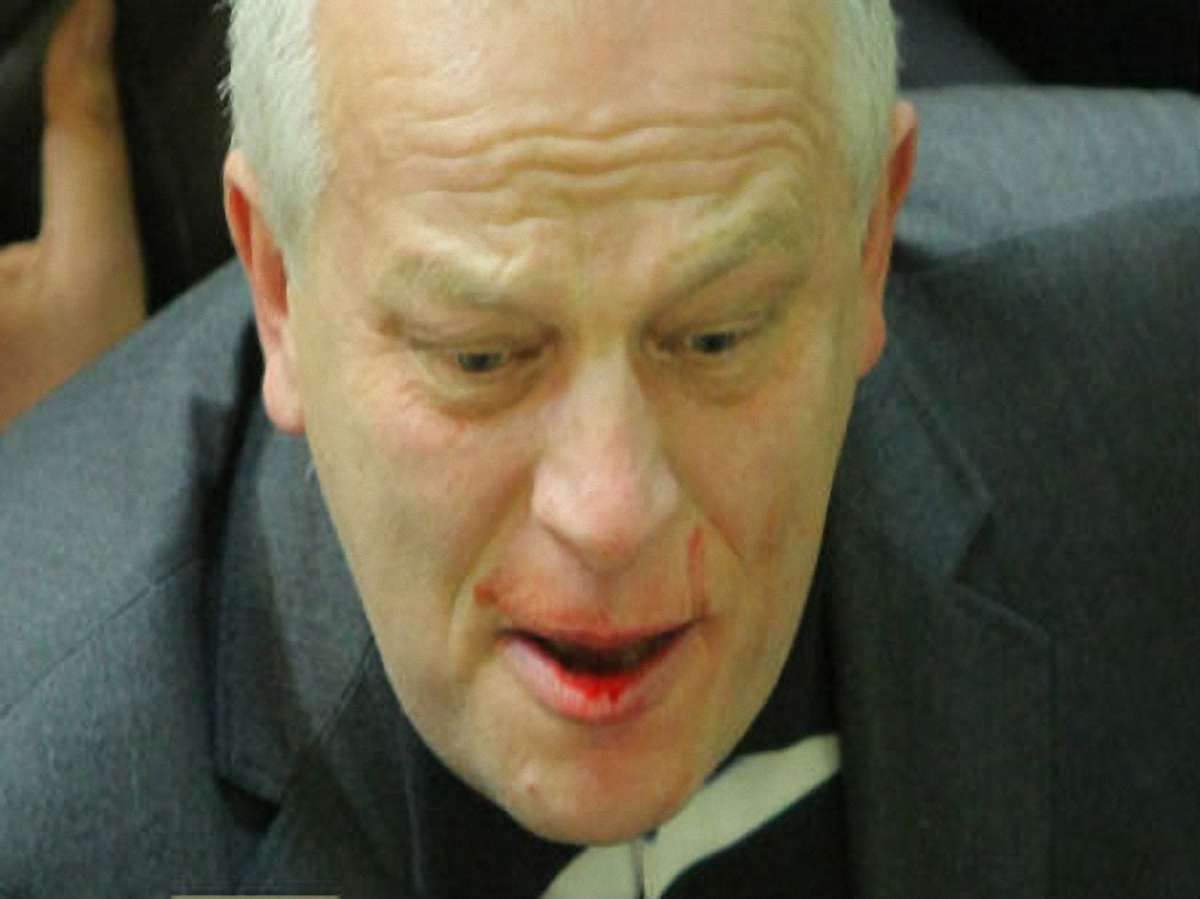 Опозиціонери стверджують, що депутати від ПР їх побили