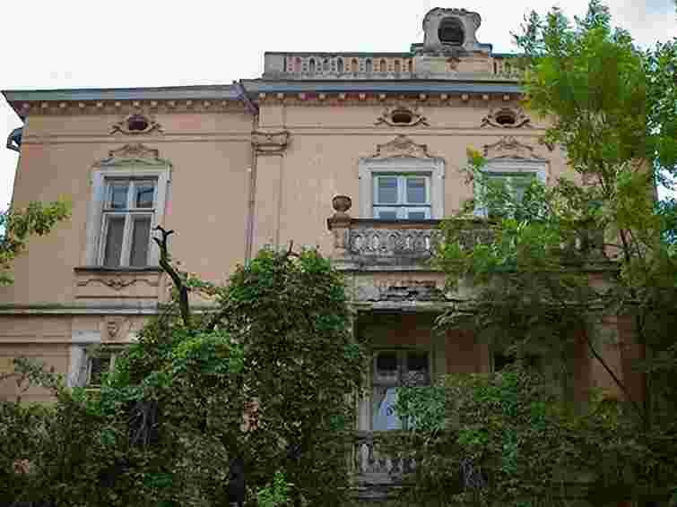 У Львові продадуть колишню будівлю жіночої консультації