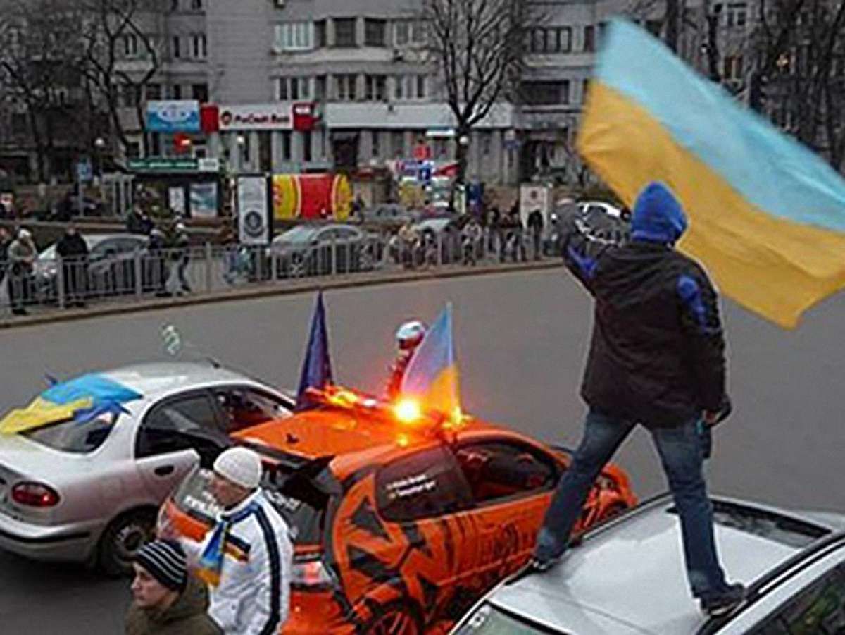 У Києві автомайданівців оточили їхні опоненти