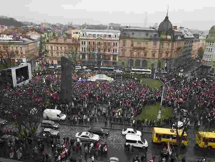 На львівському Євромайдані відбудеться флешмоб «касок і масок»